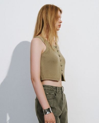  URBAN REVIVO - Áo sát nách nữ cổ V phom croptop 