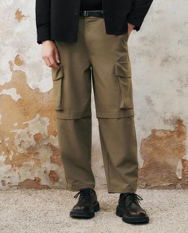  URBAN REVIVO - Quần nam ống rộng phối túi hộp cá tính 