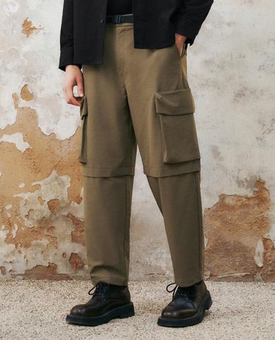  URBAN REVIVO - Quần nam ống rộng phối túi hộp cá tính 