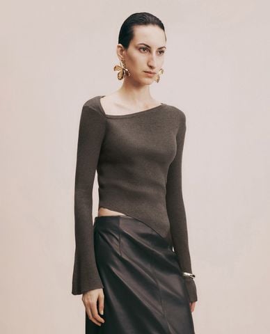  URBAN REVIVO - Áo kiểu nữ tay dài phom ôm One Shoulder 