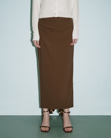  URBAN REVIVO - Chân váy bút chì midi phôm ôm xẻ tà 