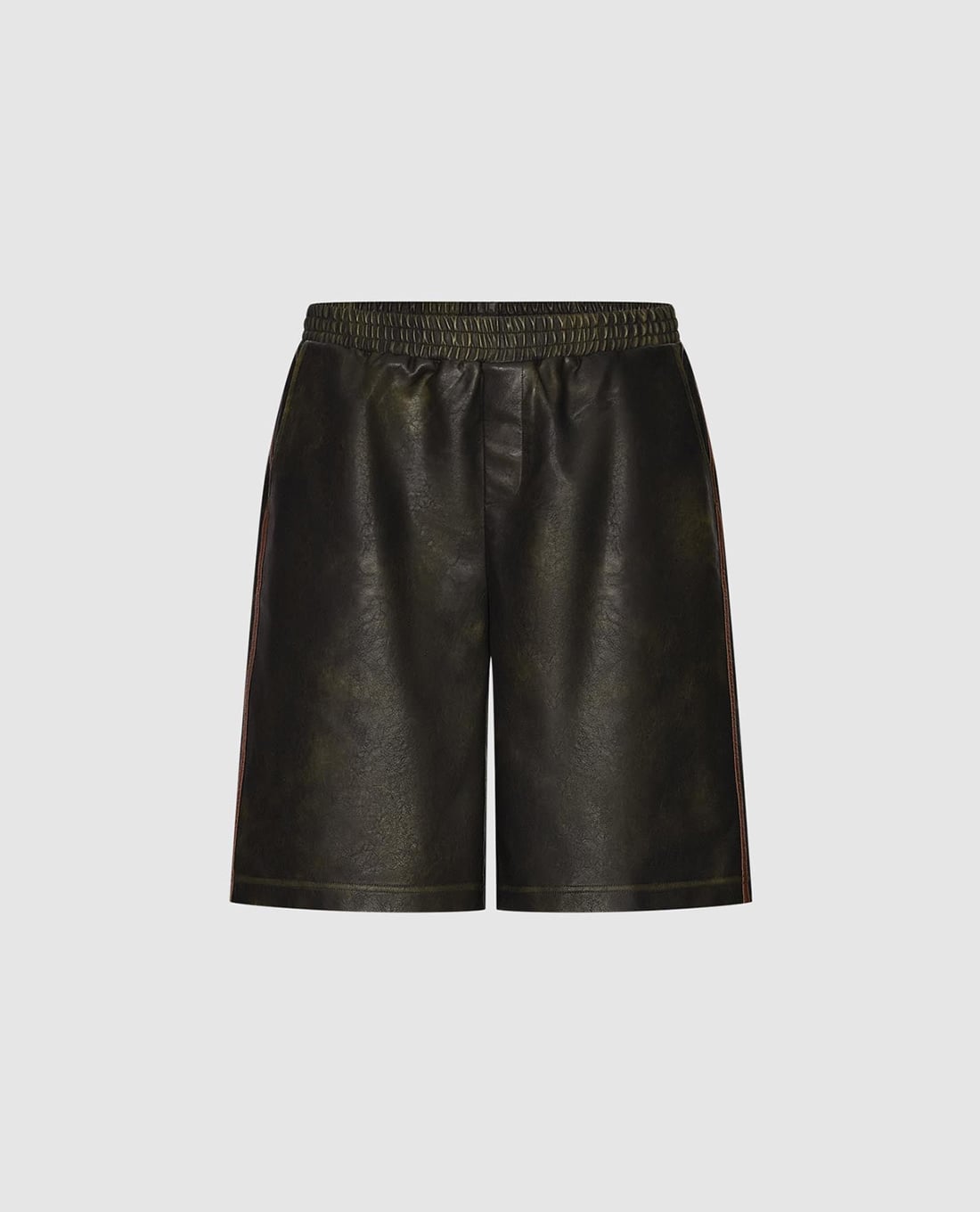 URBAN REVIVO - Quần short nam ngang gối Vogue
