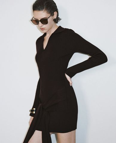  URBAN REVIVO - Đầm body mini cổ V phối thắt lưng 