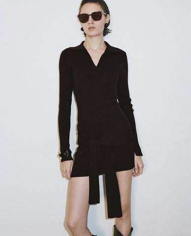  URBAN REVIVO - Đầm body mini cổ V phối thắt lưng 