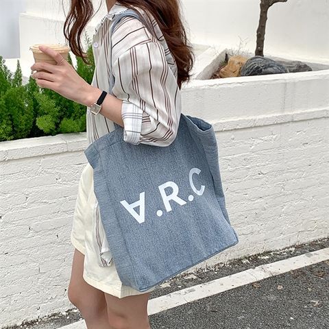  Túi tote jean đeo vai chữ ARC 30x38x8 