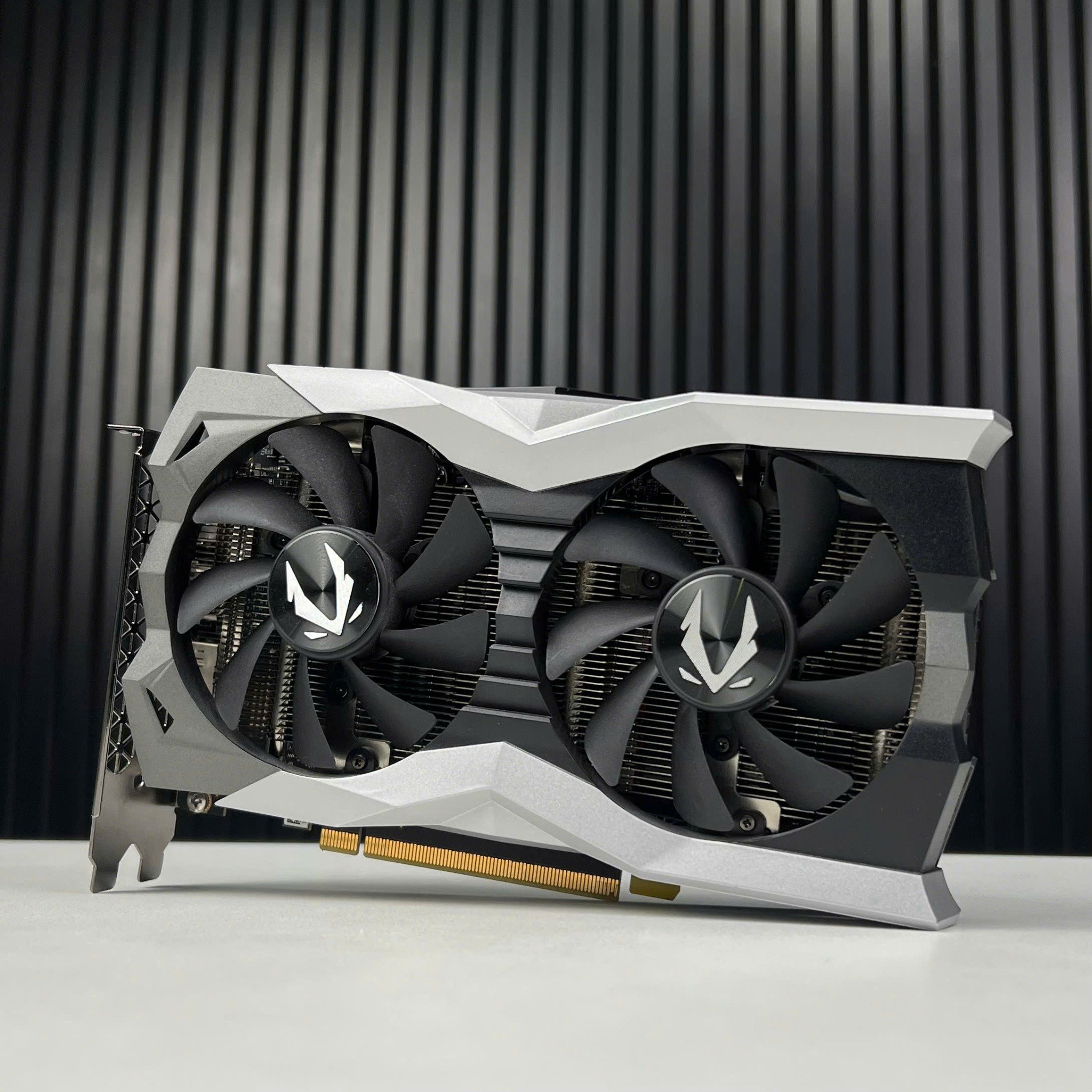 【中古品】ZOTAC GeForce RTX 2060 Super Mini Zotac GeForce RTX 2060 SUPER mini 8GB GDDR6 - Karty