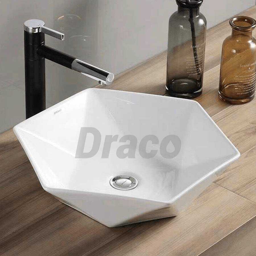 Sử dụng lavabo nhỏ gọn cho mẫu nhà vệ sinh nhỏ.