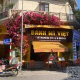 Thi Công Giàn Hoa Giấy Giả Trang Trí Tiệm Bánh Mì