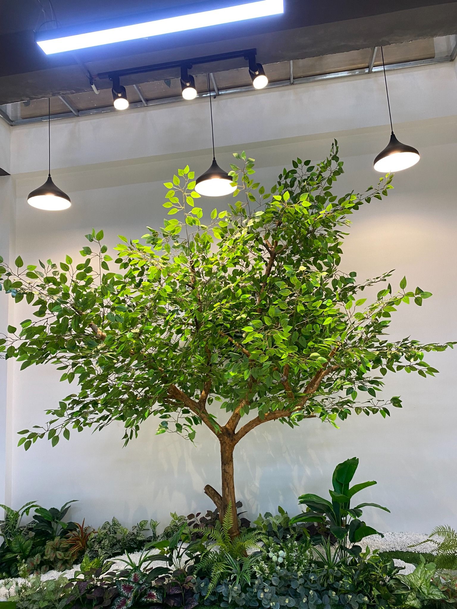 Thi Công Cây Hạnh Phúc Và Cây Giả Giếng Trời