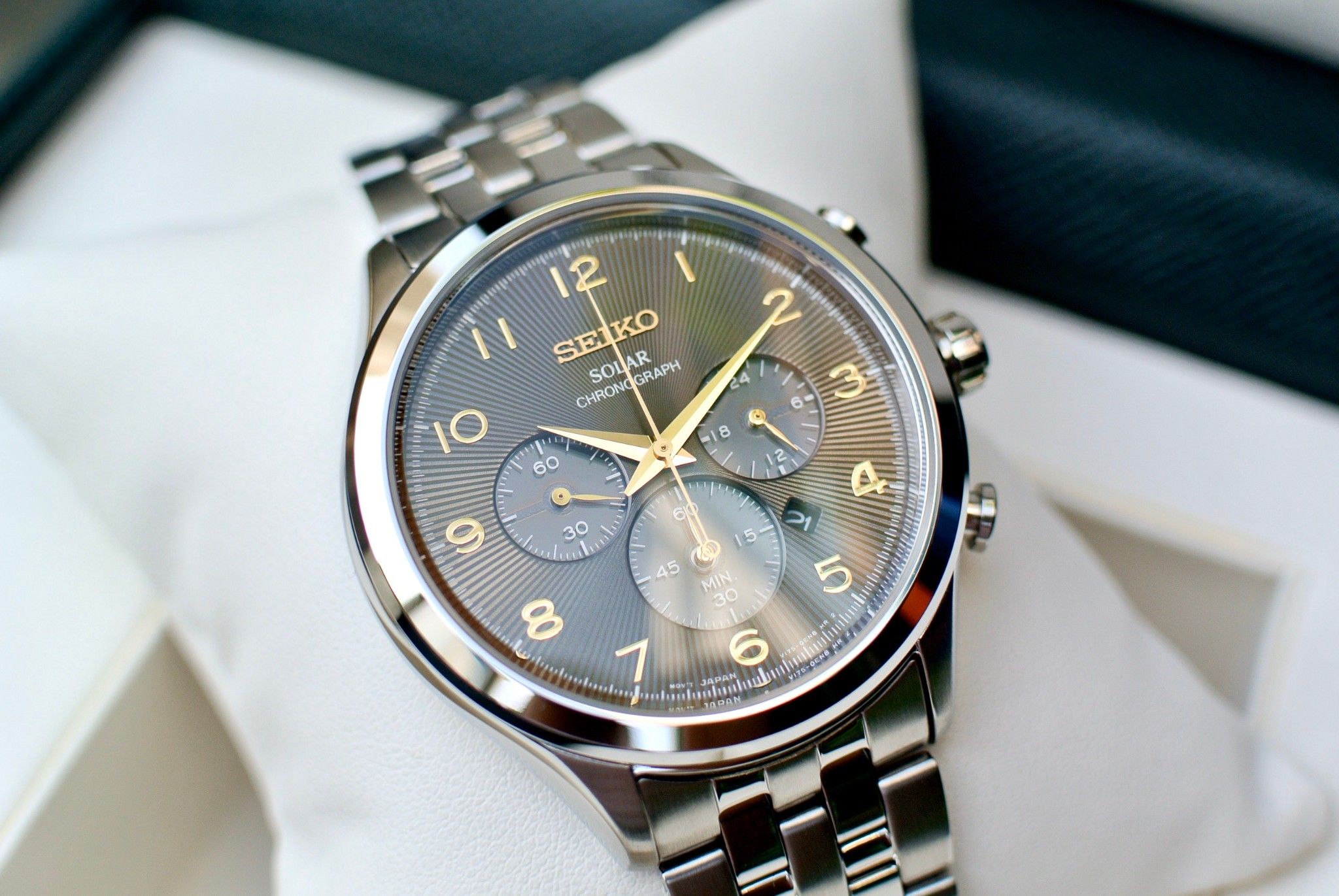 seiko solar chronograph ssc563