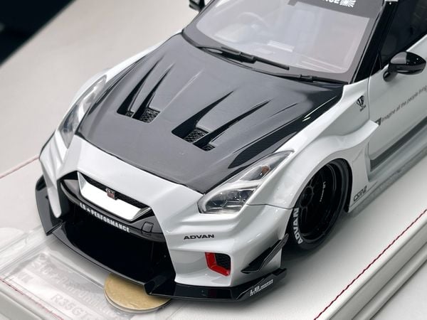 Xe Mô Hình Nissan GTR R35 Liberty Walk 1:18 LB Performance ( Trắng mui đen )