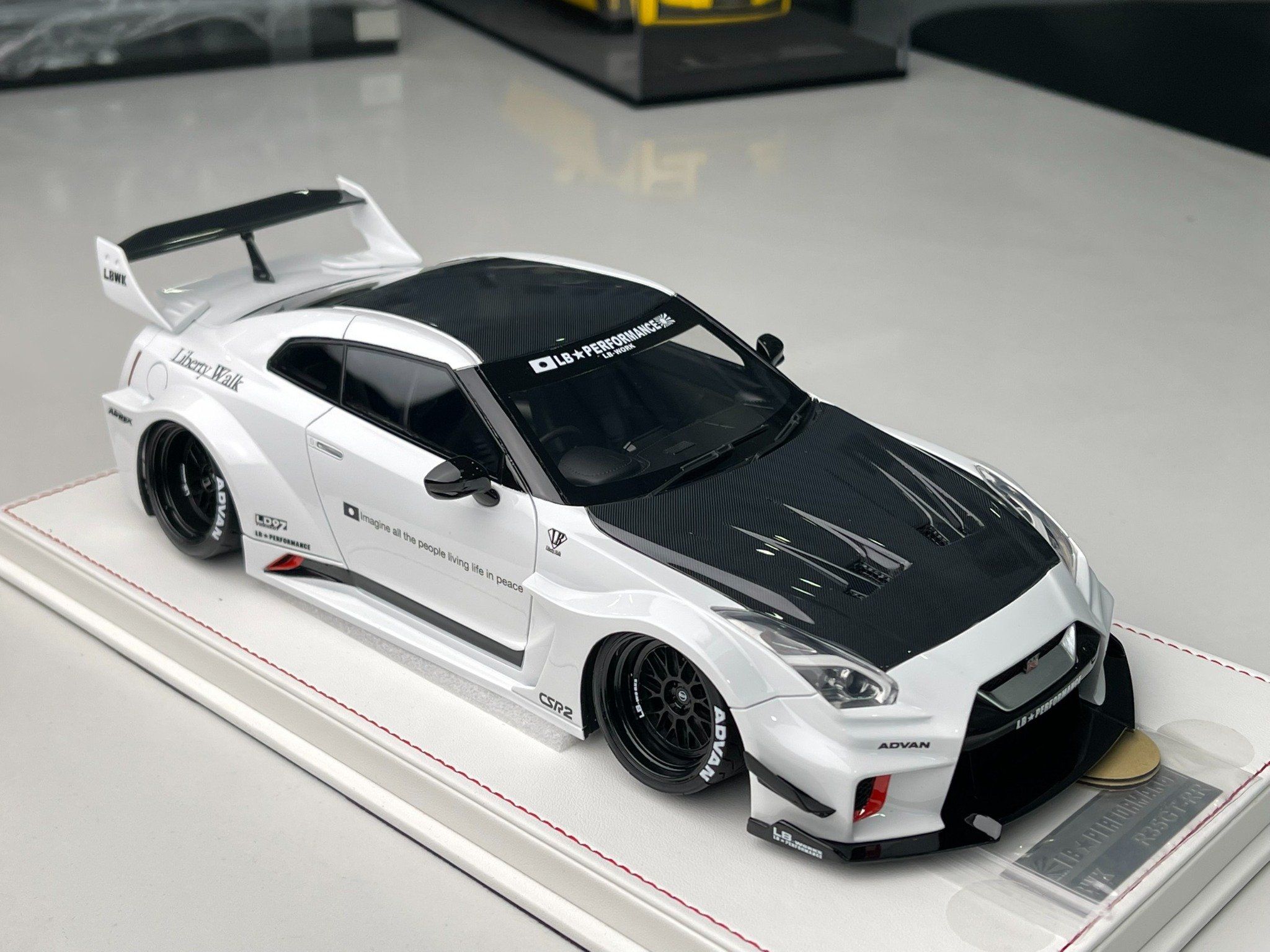 Xe Mô Hình Nissan GTR R35 Liberty Walk 1:18 LB Performance