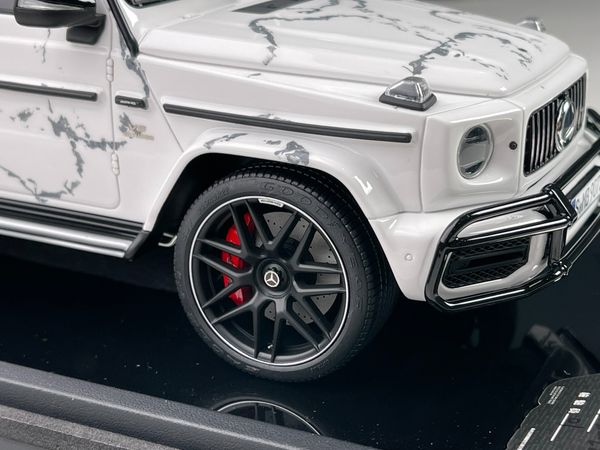 Xe Mô Hình Mercedes Benz G63 AMG 2019 Limited 66 1:18 Motorhelix ( Trắng Hoa Văn )