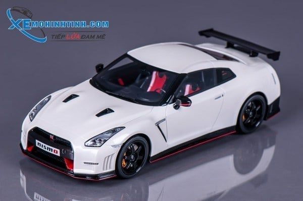 XE MÔ HÌNH NISSAN GT-R35 LB 1:18 GTSPIRIT (TRẮNG)