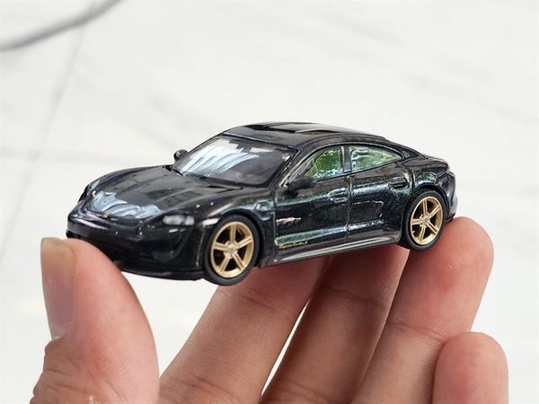 Xe Mô Hình Porsche Taycan Turbo S Volcano Grey Metallic LHD 1:64 Minigt ( Đen )