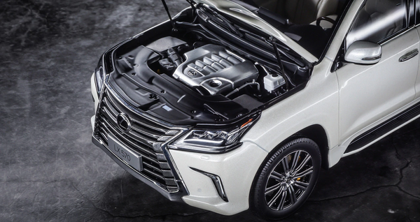 Xe Mô Hình Lexus LX570 1:18 Kyosho ( Trắng )