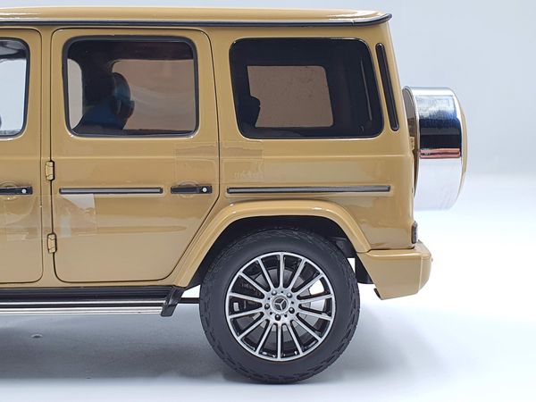 Xe Mô Hình Mercedes-Benz G-Class 2018 Limited Edition 300 pcs 1:18 Minichamps ( Vàng )