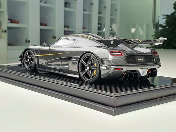 Xe mô hình Koenigsegg One:1 1:18 FrontiArt (Carbon Gold)