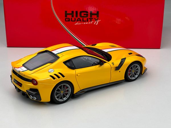 Xe Mô Hình Ferrari F12 TDF 2016 Giallo Trisstrato - Bandiera Italiana 1:18 BBR ( Yellow - Italian Flag )