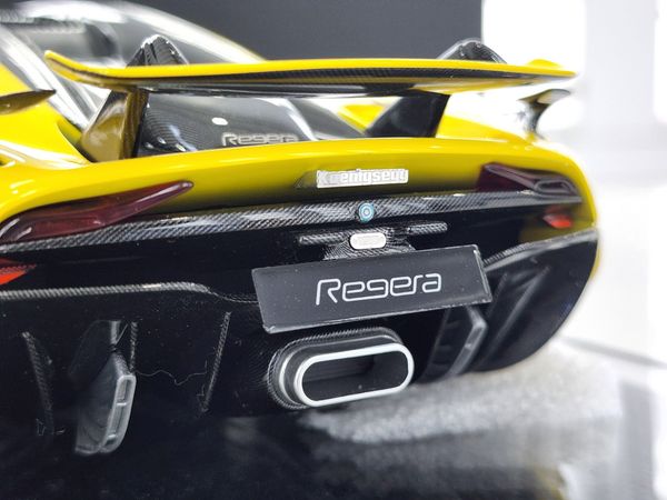 Xe Mô Hình Koenigsegg Regera 1:18 FrontiArt (Vàng)