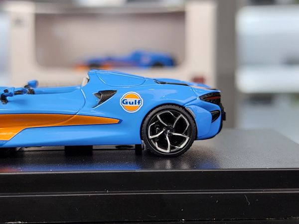 Xe Mô Hình McLaren ELVA 1:64 LCD ( Xanh Gulf )