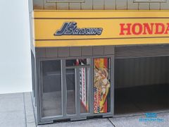 Mô Hình Nhà Mugen Power Garage Diorama With Accessories 1:64 Magic City