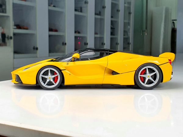 Xe Mô Hình Ferrari LaFerrari 1:18 BBR Models ( Vàng Mui Đen )