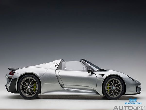 Xe Mô Hình Porsche 918 Spyder Weissach Package 1:12 Autoart ( Bạc )