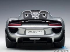 Xe Mô Hình Porsche 918 Spyder Weissach Package 1:12 Autoart ( Bạc )