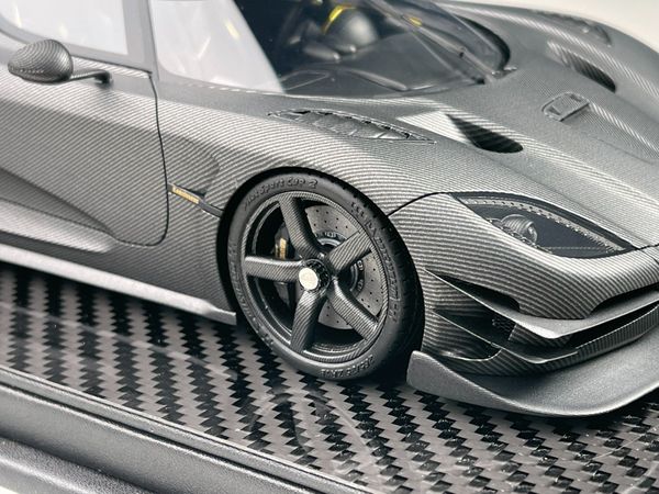 Xe mô hình Koenigsegg One: 1 1:18 FrontiArt ( Naked Carbon )