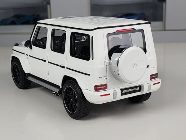 Xe Mô Hình Mercedes-Benz AMG G63 2018 1:18 Minichamp ( Trắng )