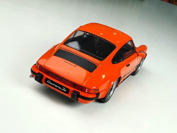 Xe mô hình Porsche 911 3.0 Carrera Orange 1977 1:18 Solido (Cam)