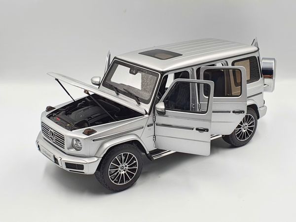 Xe Mô Hình Mercedes-Benz G-Class 2018 Limited Edition 500pcs 1:18 Minichamps ( Bạc )