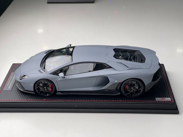 Xe Mô Hình Lamborghini Aventador Ultimae 1:18 MR Collection's ( Xám )