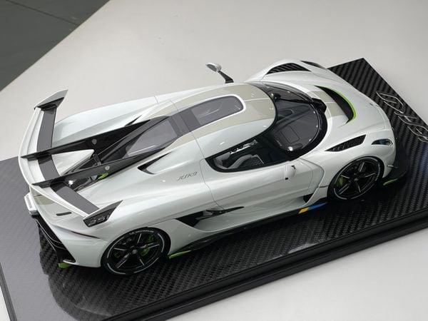 Xe Mô Hình Koenigsegg Jesko 1:12 FrontiArt ( Trắng )