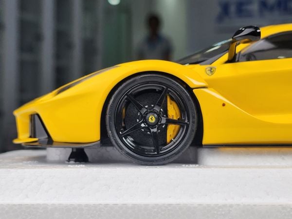 Xe Mô Hình Ferrari LaFerrari 1:18 BBR Models ( Vàng )