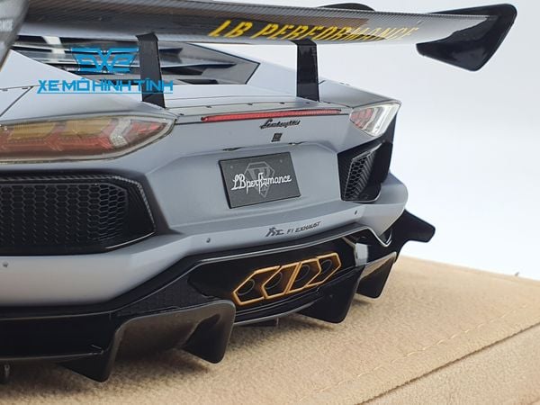 Xe Mô Hình LB Performance Lamborghini Aventador 2.0 Liberty Walk 1:18 ( Xám Tro - Đế Da )