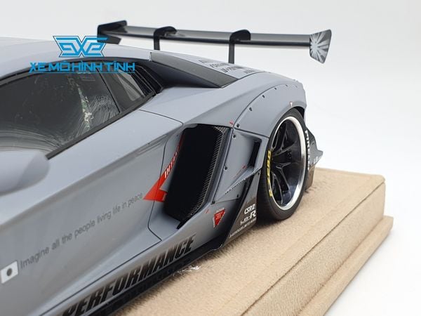 Xe Mô Hình LB Performance Lamborghini Aventador 2.0 Liberty Walk 1:18 ( Xám Tro - Đế Da )