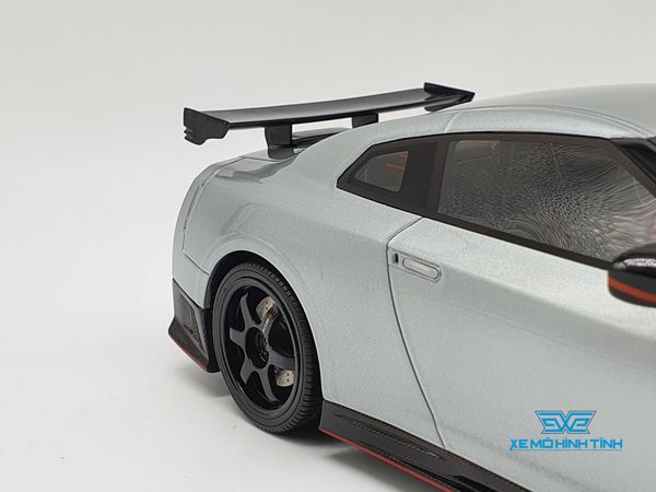 XE MÔ HÌNH NISSAN GT R35 NISMO 1:18 GTSPIRIT (XÁM)