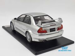 XE MÔ HÌNH Mitsubishi Lance Evolution V 1:18 TarmacWorks (BẠC)