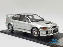 XE MÔ HÌNH Mitsubishi Lance Evolution V 1:18 TarmacWorks (BẠC)