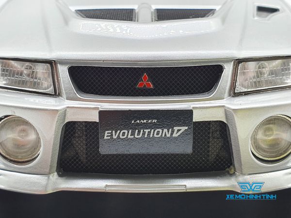 XE MÔ HÌNH Mitsubishi Lance Evolution V 1:18 TarmacWorks (BẠC)