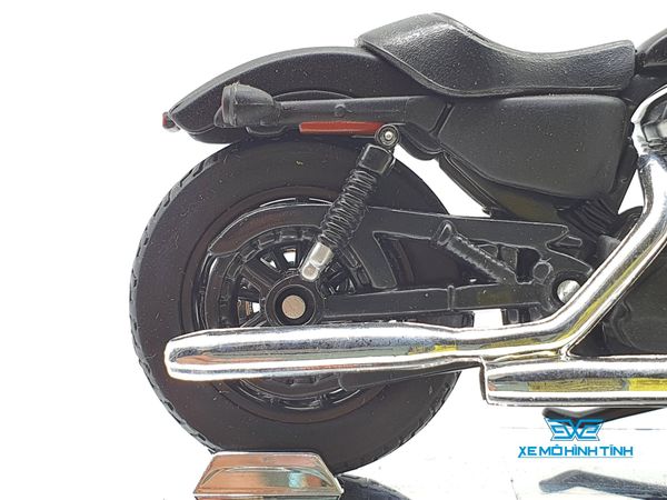 XE MÔ HÌNH HARLEY DAVIDSON 2014 SPORTSTER IRON 883 1:18 ( ĐEN) MAISTO