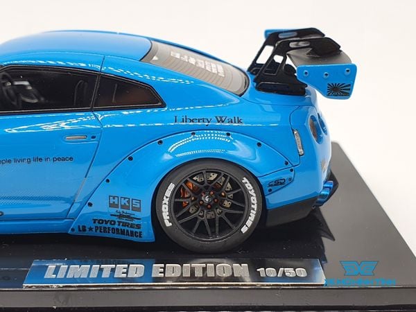 XE MÔ HÌNH NISSAN GTR R35 LB WORKS LIBERTY WALK 1:43 ONE MODEL (BABY BLUE)