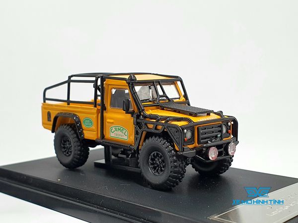 Xe Mô Hình Hình Land Rover Defender 110 1:64 Master ( Vàng Camel)