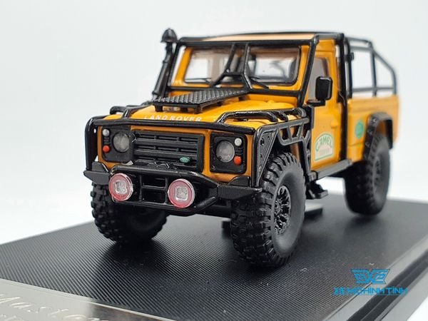 Xe Mô Hình Hình Land Rover Defender 110 1:64 Master ( Vàng Camel)