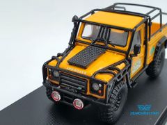 Xe Mô Hình Hình Land Rover Defender 110 1:64 Master ( Vàng Camel)