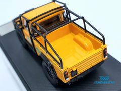 Xe Mô Hình Hình Land Rover Defender 110 1:64 Master ( Vàng Camel)