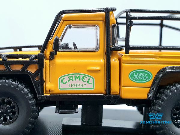 Xe Mô Hình Hình Land Rover Defender 110 1:64 Master ( Vàng Camel)