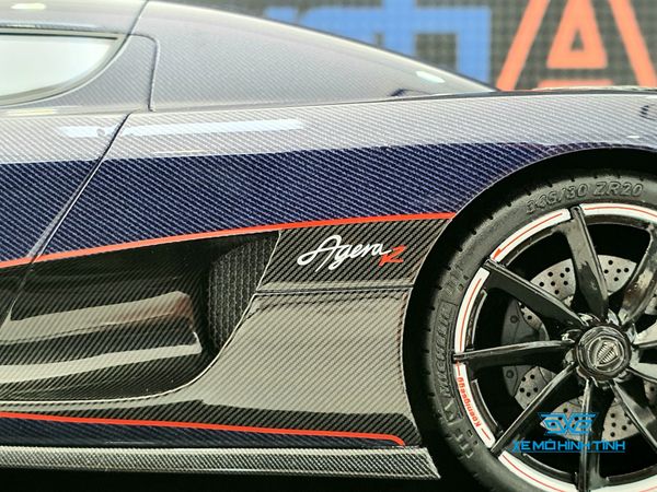 Xe Mô Hình Koenigsegg Agera R 1:18 Frontiart ( Xanh Carbon )